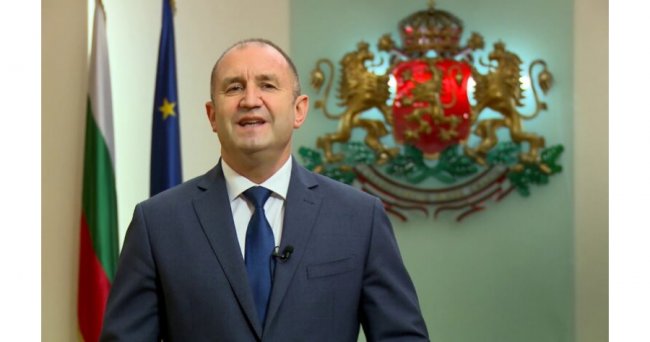 Президент Болгарии распустил парламент и назначил пятые за последние два года выборы