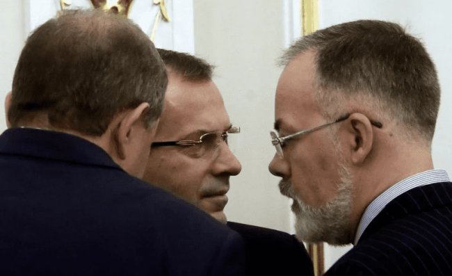 Зеленский лишил гражданства одиозных политиков времен Януковича