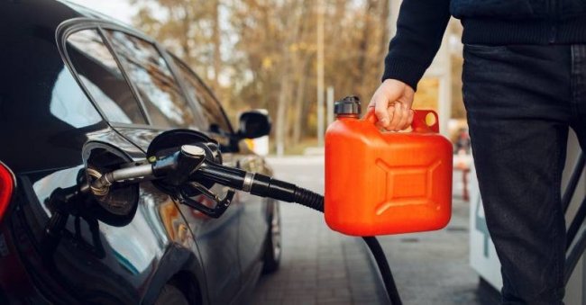 Литва, Латвія, Естонія та Фінляндія заборонили ввезення із РФ навіть бензину в каністрах