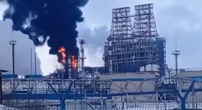 В России горит нефтеперерабатывающий завод под Нижним Новгородом