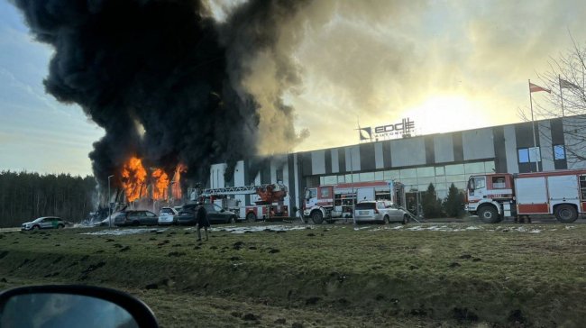 В Латвии горит завод по производству беспилотников: их поставляли и Украине. Видео