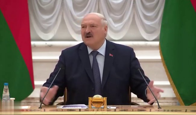 Завтра все будут жить вольготно и жиреть: Лукашенко мотивировал белорусских ученых