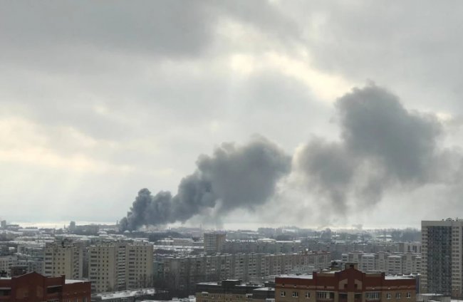 У російській Казані велика пожежа: над містом стовп чорного диму. Відео