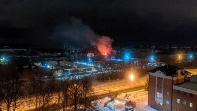 Под Москвой почти сутки тушили пожар на заводе по ремонту поездов