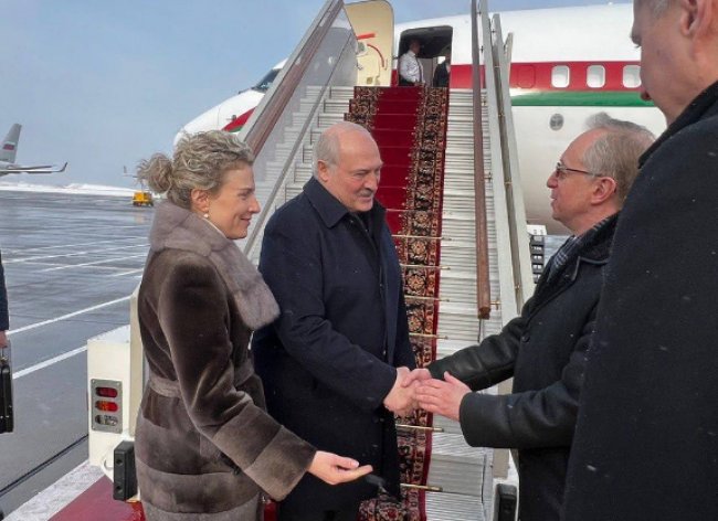 Лукашенко прилетів до Москви на зустріч із Путіним