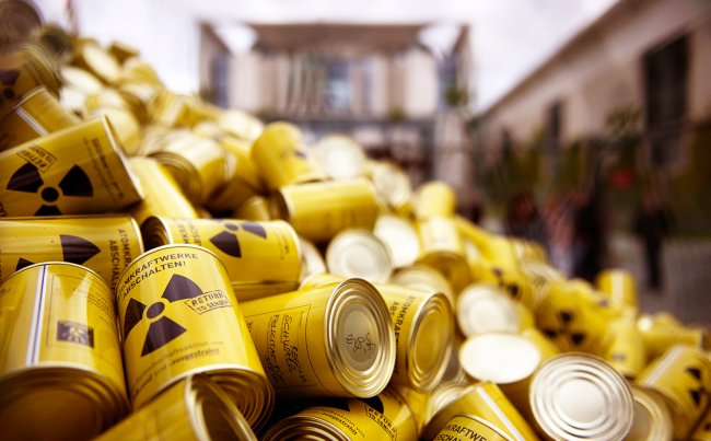 З Європи привезли радіоактивні контейнери: РФ звинуватила Україну у підготовці “ядерної провокації”