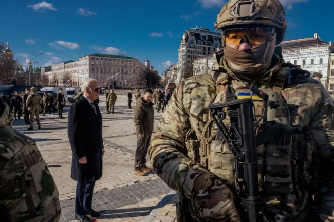 Долгая рискованная ночь для Байдена: СМИ раскрыли подробности визита президента США в Киев