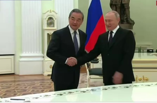 Ван И встретился с Путиным в Кремле: президент РФ заявил о “новых рубежах”
