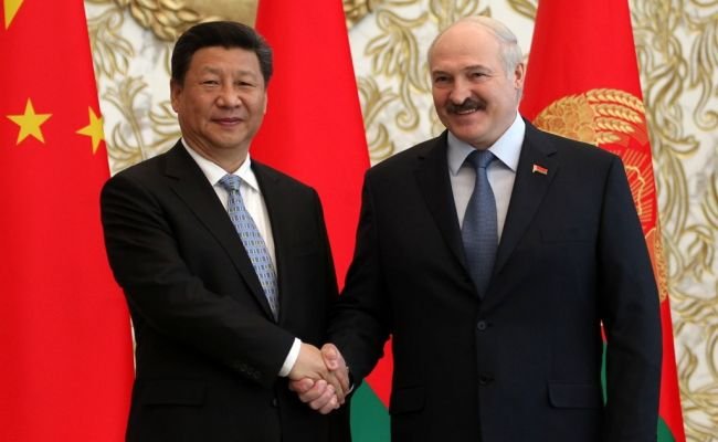 Китай може постачати зброю Росії через Білорусь: названо причину поїздки Лукашенка до Пекіна