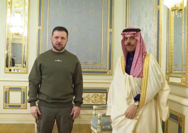 Впервые в истории глава МИД Саудовской Аравии посетил Украину: его встретил Зеленский