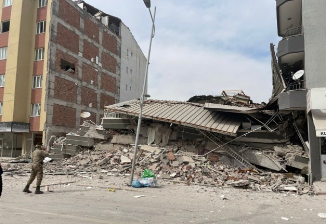 В Турции произошло новое землетрясение: есть погибшие. Видео