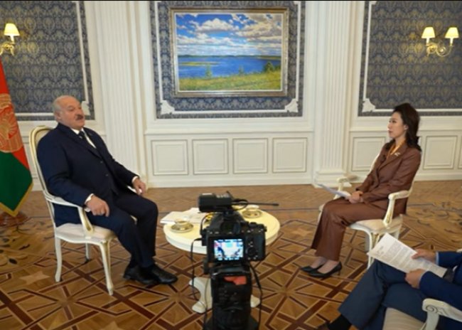 Лукашенко з Китаю раптом закликав терміново завершити війну в Україні
