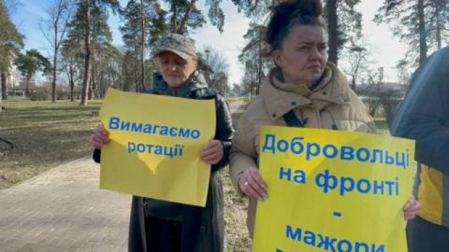Солдати втомилися і не можуть воювати: в Києві відбулася акція проти несправедливої мобілізації