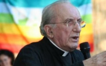 Католический священник из Италии призывает кардиналов выбрать Папу-гомосексуалиста