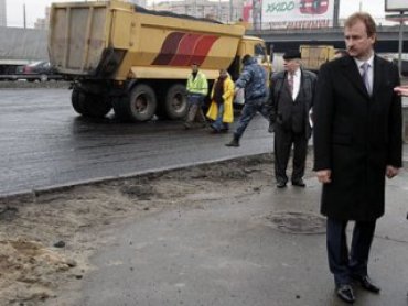 Попов разорвал «порочный круг», когда город работал на ямочный ремонт дорог