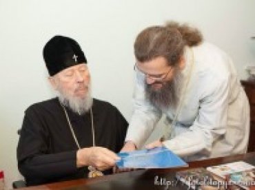 Глава УПЦ митрополит Владимир пожертвовал 30 тыс. гривен на лечение онкобольных детей