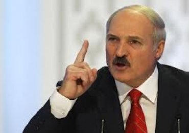 Лукашенко запретил чиновникам покупать дорогие иномарки