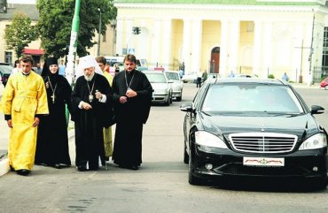 На каких автомобилях ездят главы украинских церквей