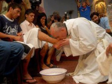 Папа Франциск решил провести обряд омовения ног малолетним преступникам