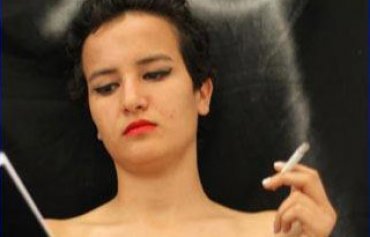 Активистку FEMEN приговорили к смерти за фото топлесс