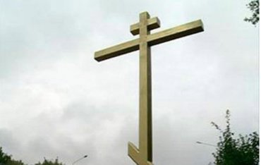 Вандалы в Москве спилили и похитили поклонный крест