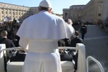 Папа Франциск возглавил крестный ход в Страстную пятницу