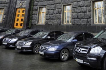 Кабмин выставит на продажу автомобили чиновников