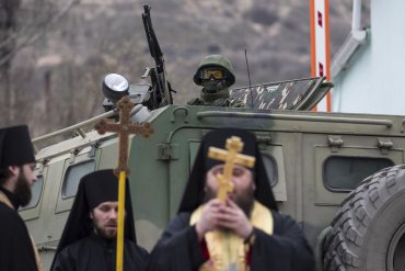 Священники УПЦ не дают российским войскам атаковать украинские военные части