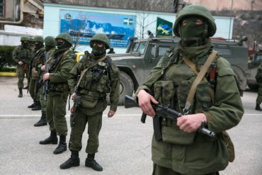 Вооруженные люди в Крыму утверждают, что они российские солдаты, а не крымская самооборона