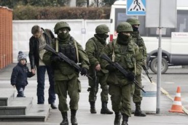Россия продолжает стягивать войска и технику в Крым