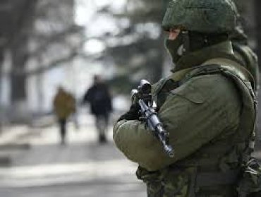 Боевики в масках остановили в поле поезд «Киев-Симферополь» и провели обыск