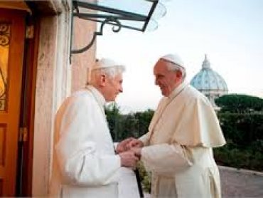 Папа Франциск просит у Папы Бенедикта критики