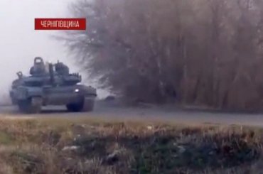 Под селами на Черниговщине гудят российские танки и бродят элитные десантники