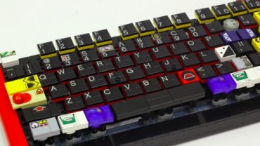 Из деталей «Лего» собрана работающая клавиатура