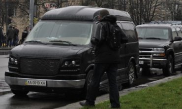 Почему Ярош ездит на машине Януковича