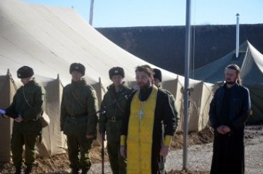 Священники УПЦ МП освятили российскую технику в Крыму