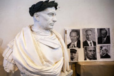 В Петербурге установят бюст Путина в образе римского императора