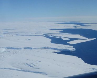 Американские ученые бьют тревогу в связи с таянием крупнейшего ледника