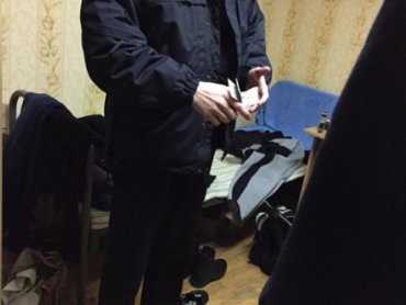 Патрульный в Киеве похитил из автомобиля 17 тыс. долл. при оформлении ДТП