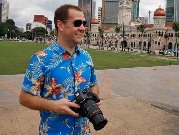 Медведев не пригласил Путина на свою выставку фотографий в Таиланде