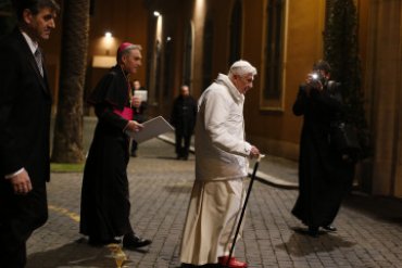 В Ватикане опровергли сообщения СМИ о том, что Бенедикт XVI якобы близок к смерти