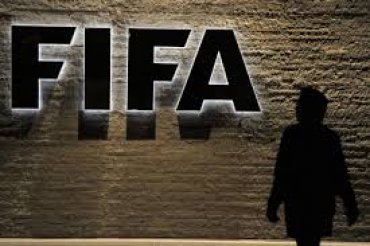 Высший чиновник ФИФА признал, что брал и давал взятки