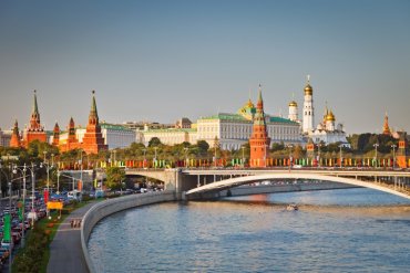 По Москве-реке распространяется пятно неизвестного вещества