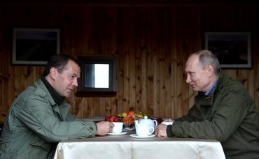 Путин увезет Медведева на Землю Франца-Иосифа