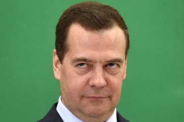 Медведев упрекнул министра за то, то тот не ставит себе будильник в разные места