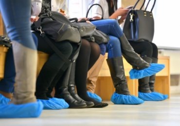 Избирателей в Кемеровской области не пускают на участок без сменной обуви