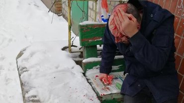 В Киеве возле опорного пункта полиции ограбили мужчину , а затем проломили ему голову