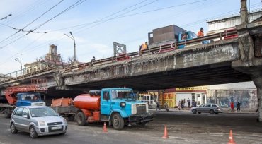 В связи с ремонтом Шулявского моста, Киев сковали пробки