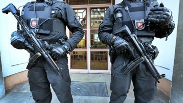 Нацполиция заменит автоматы Калашникова немецкими MP5