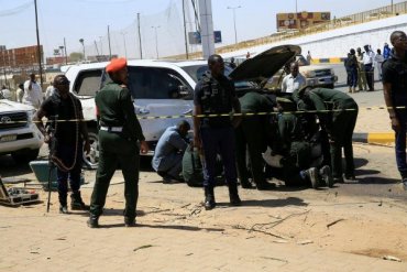 В Судане машину премьер-министра атаковали управляемой взрывчаткой